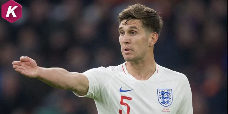 Sự cạnh tranh vị trí gay gắt mà John Stones phải đối mặt